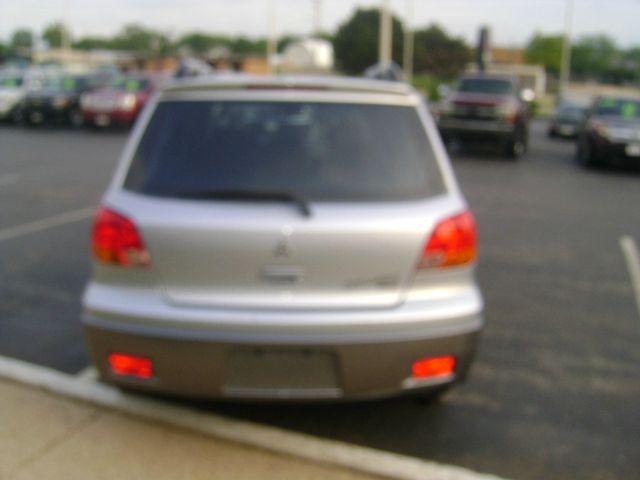 Mitsubishi Outlander 2004 photo 2