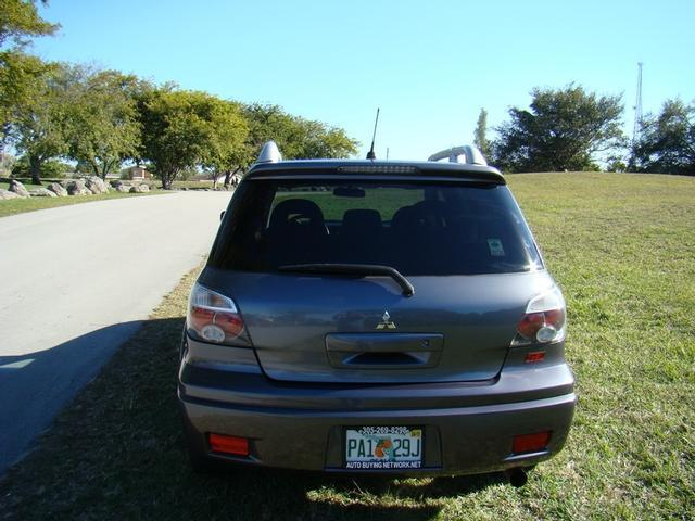 Mitsubishi Outlander 2006 photo 2