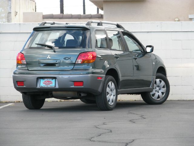 Mitsubishi Outlander 2006 photo 2