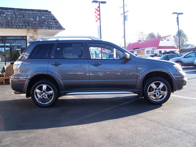 Mitsubishi Outlander 2006 photo 2