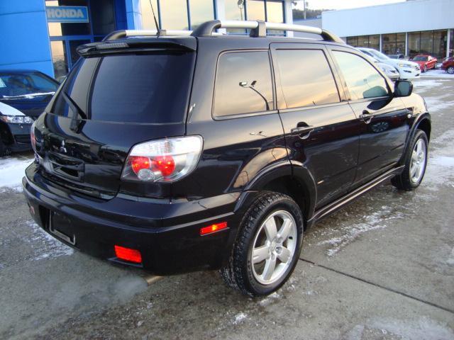 Mitsubishi Outlander 2006 photo 2