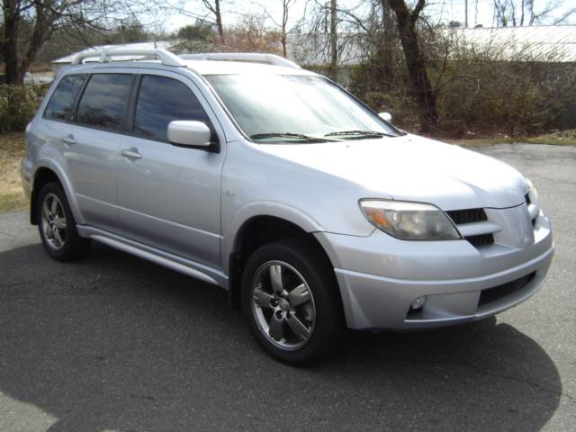 Mitsubishi Outlander SE Sport Utility