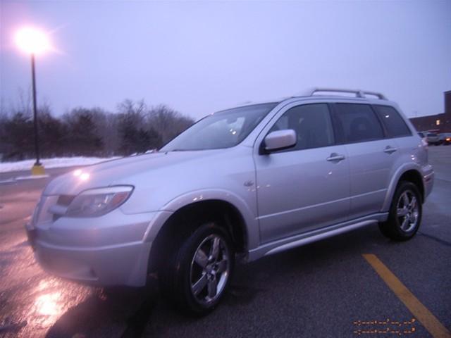 Mitsubishi Outlander 2006 photo 2