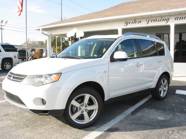 Mitsubishi Outlander XLS Sport Utility