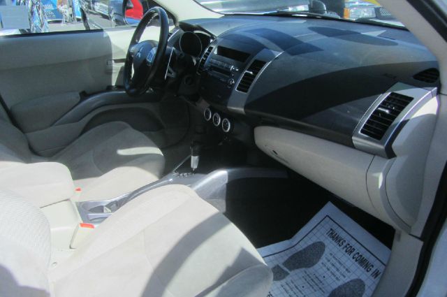 Mitsubishi Outlander 2007 photo 11