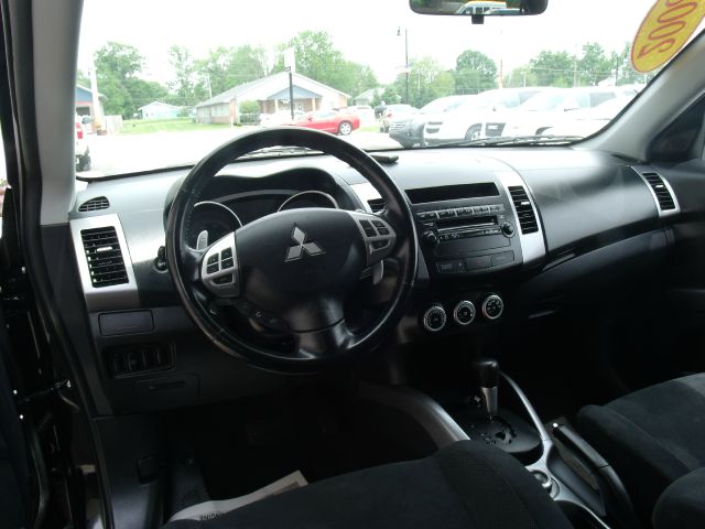 Mitsubishi Outlander 2008 photo 2