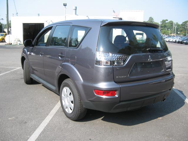 Mitsubishi Outlander 2010 photo 1