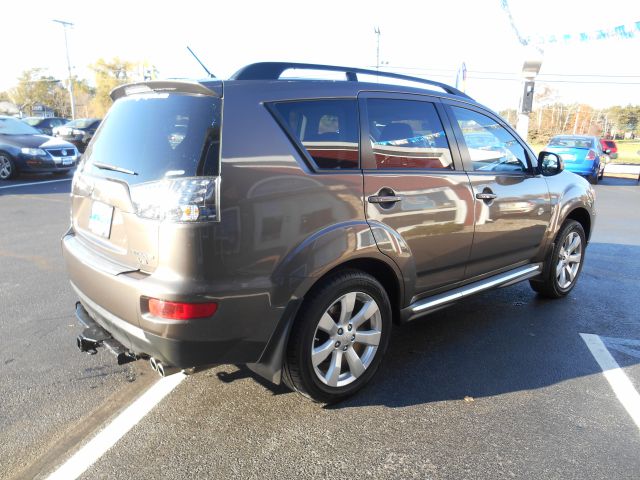 Mitsubishi Outlander 2010 photo 2