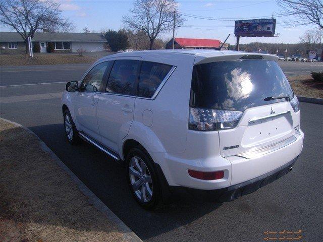 Mitsubishi Outlander 2010 photo 2