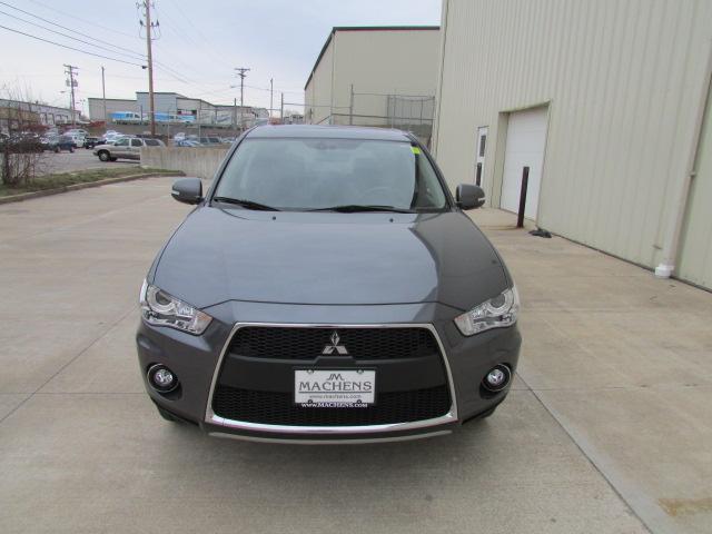 Mitsubishi Outlander 2011 photo 2