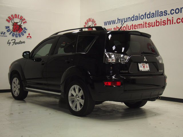 Mitsubishi Outlander 2011 photo 2