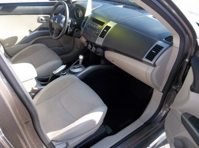 Mitsubishi Outlander 2011 photo 3