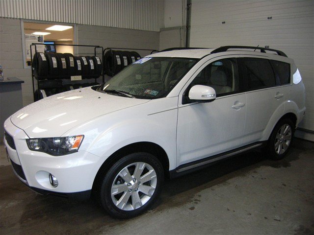 Mitsubishi Outlander 2011 photo 1