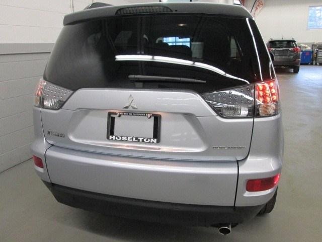 Mitsubishi Outlander 2011 photo 4