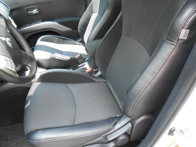 Mitsubishi Outlander 2013 photo 1