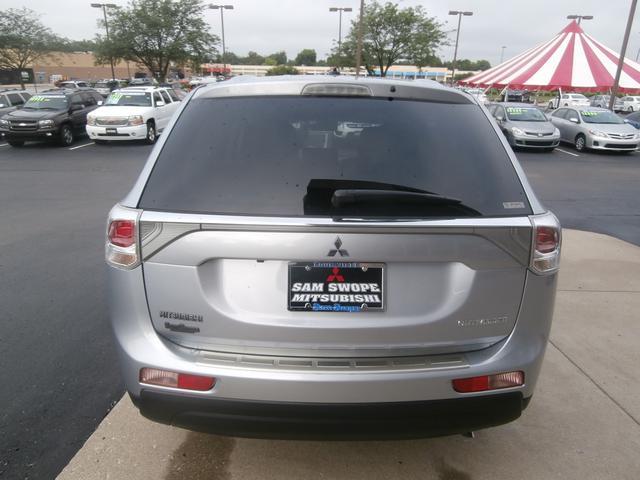 Mitsubishi Outlander 2014 photo 1