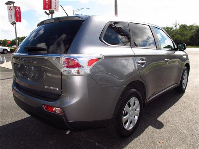 Mitsubishi Outlander 2014 photo 2