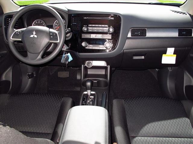 Mitsubishi Outlander 2014 photo 4