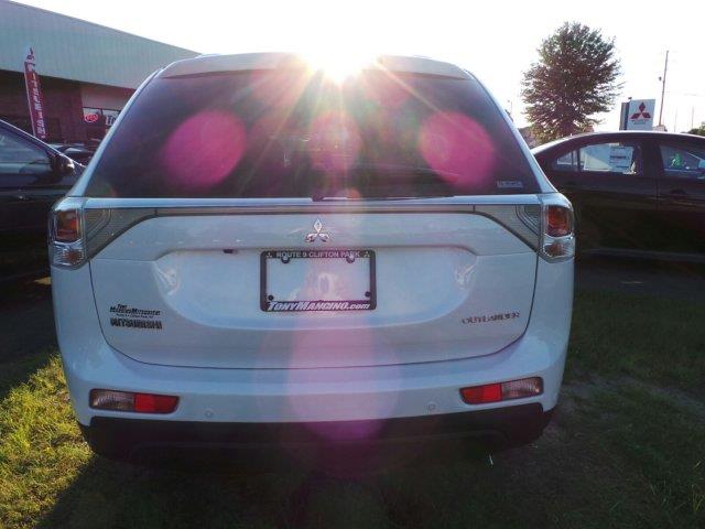 Mitsubishi Outlander 2014 photo 2