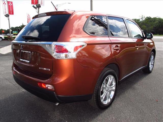 Mitsubishi Outlander 2014 photo 2