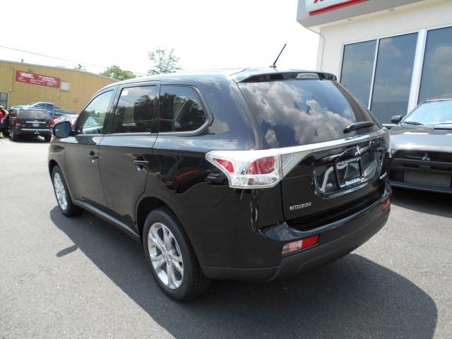 Mitsubishi Outlander 2014 photo 2