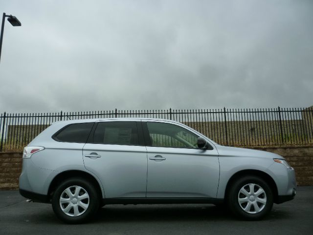 Mitsubishi Outlander 2014 photo 1