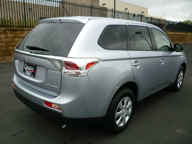 Mitsubishi Outlander 2014 photo 2