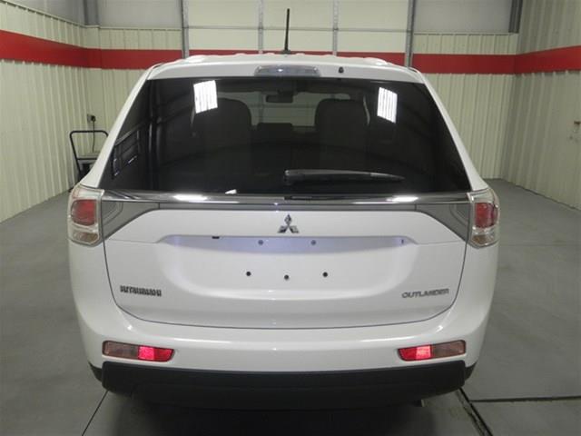 Mitsubishi Outlander 2014 photo 4