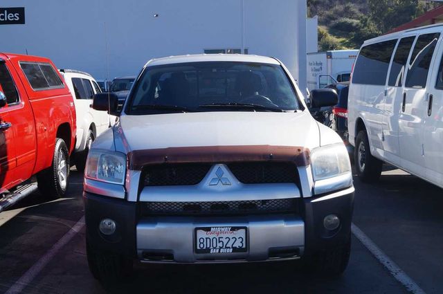 Mitsubishi Raider 2006 photo 2