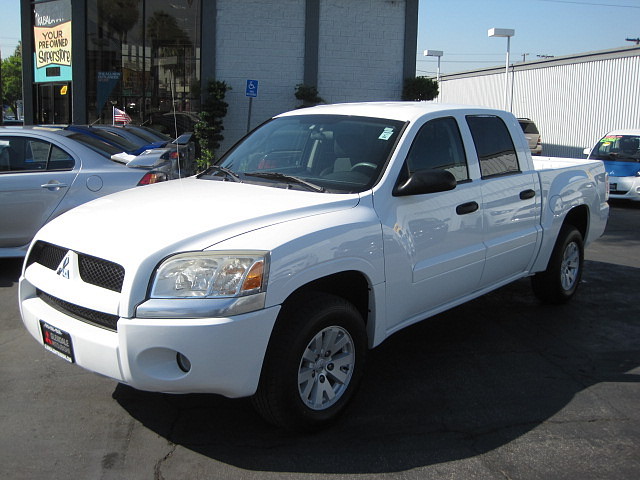 Mitsubishi Raider 2006 photo 2