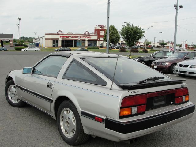 Nissan 300ZX 1984 photo 2