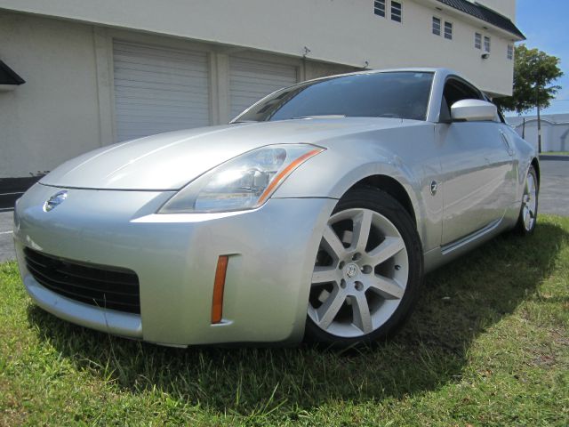 Nissan 350Z Base Coupe