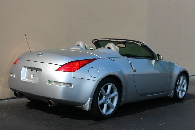 Nissan 350Z 5DR 7-pass VAN I4 FWD Convertible