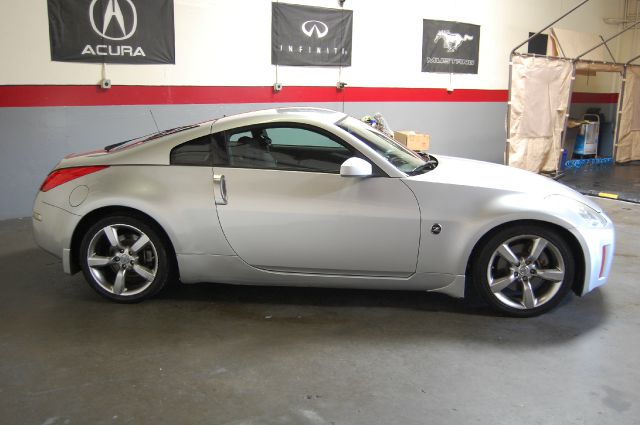 Nissan 350Z Base Coupe