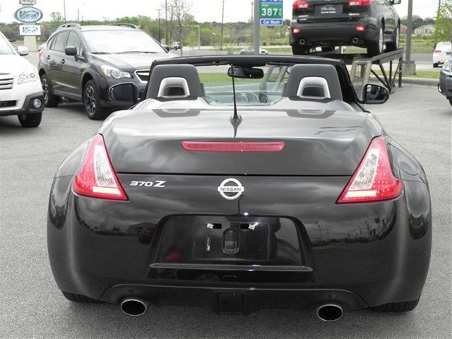 Nissan 370Z 2012 photo 2