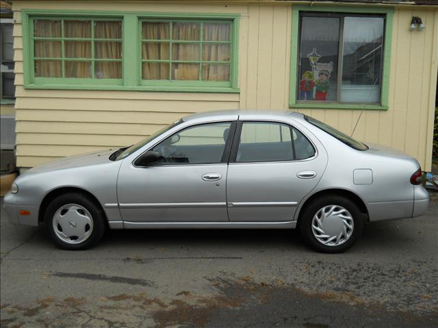 Nissan Altima 1995 photo 1