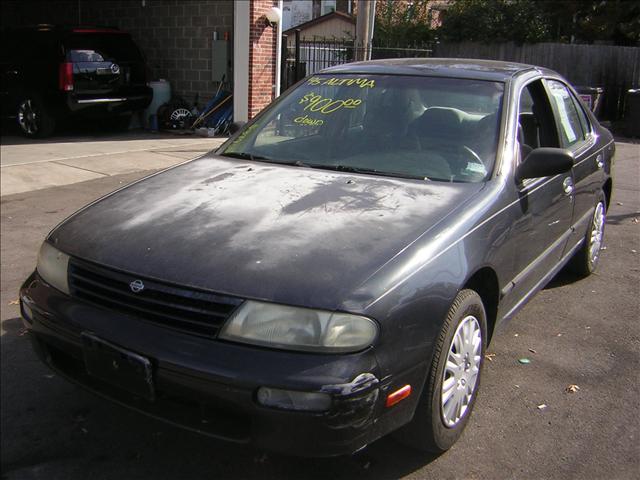 Nissan Altima 1995 photo 1