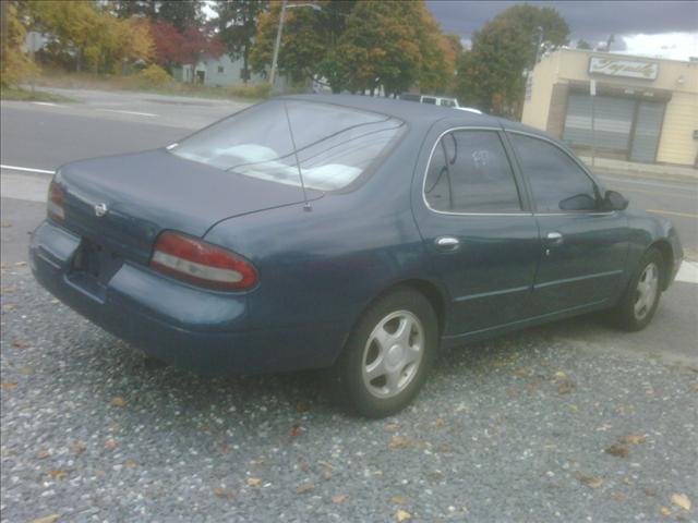 Nissan Altima 1995 photo 1