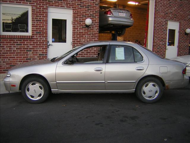 Nissan Altima SE Sedan