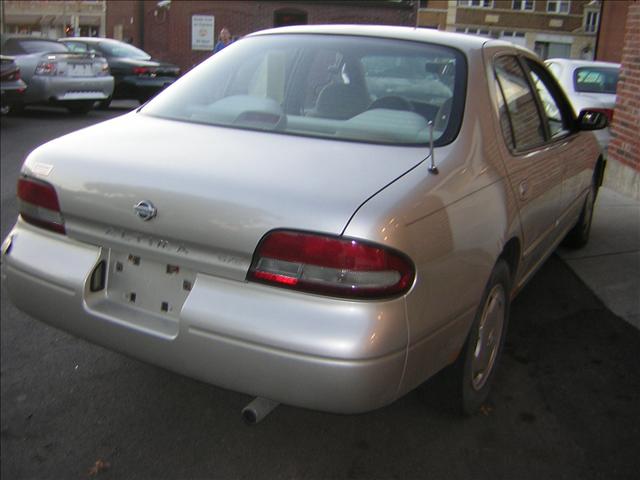 Nissan Altima 1995 photo 1