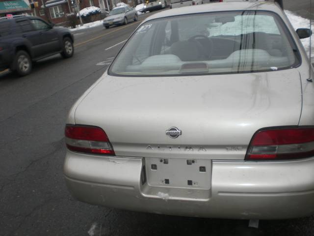 Nissan Altima 1996 photo 2