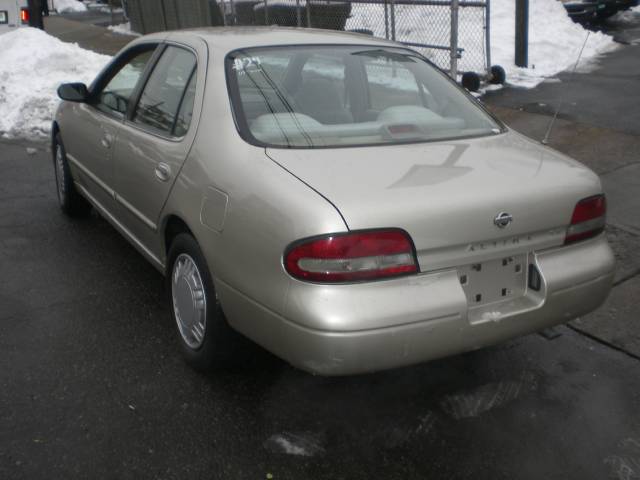 Nissan Altima 1996 photo 3