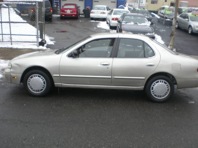 Nissan Altima 1996 photo 4