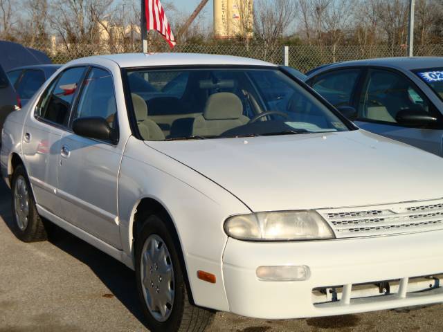 Nissan Altima 1996 photo 2