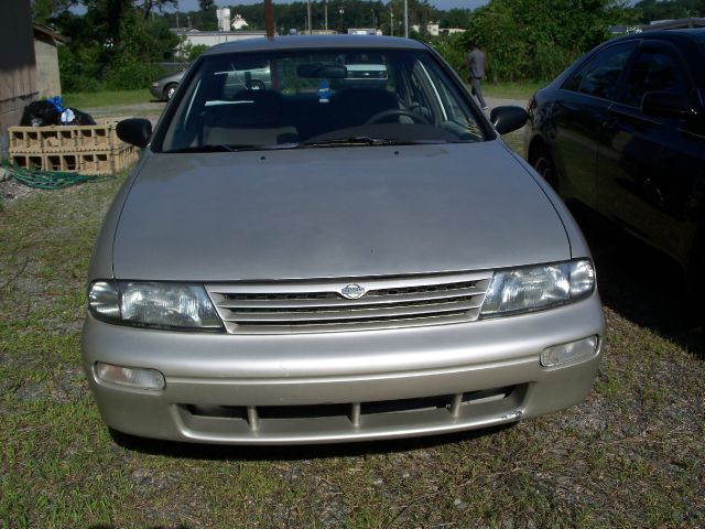 Nissan Altima 1997 photo 1