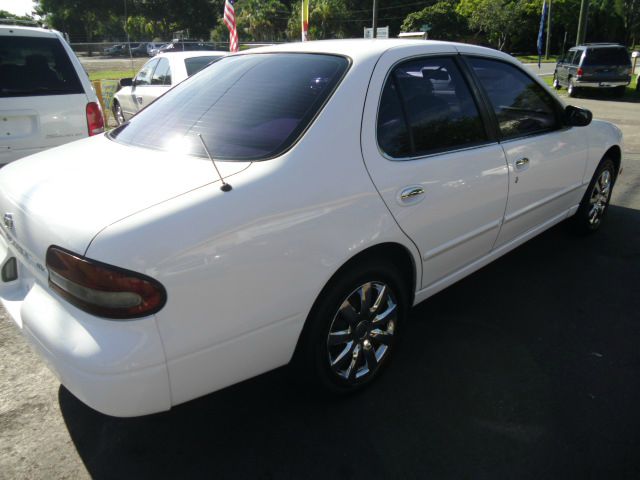 Nissan Altima 1997 photo 1