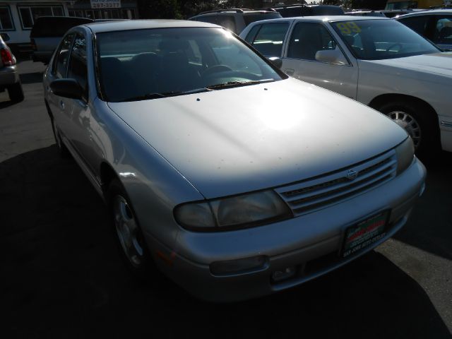 Nissan Altima 1997 photo 2