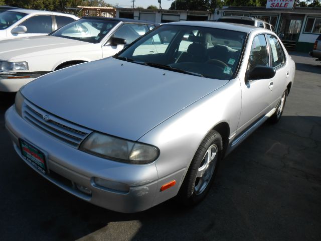 Nissan Altima 1997 photo 3