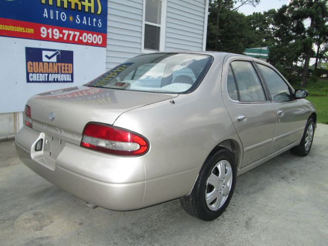 Nissan Altima 1997 photo 1