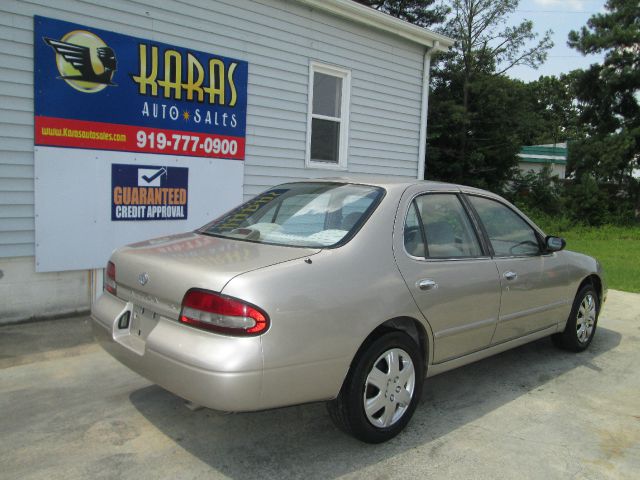 Nissan Altima 1997 photo 4